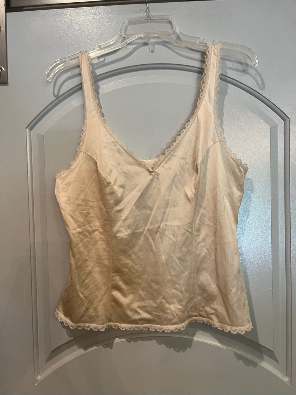 Vintage Sears Pale Peach/ nude Satin & lace V-neck slip camisole tank. GUC!